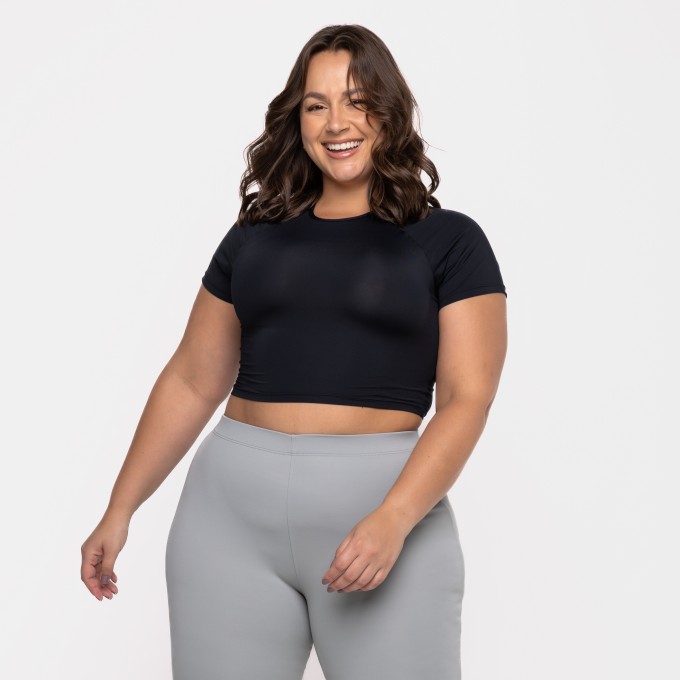 Blusa Cropped Raglan Poliamida Manga Curta Preta
