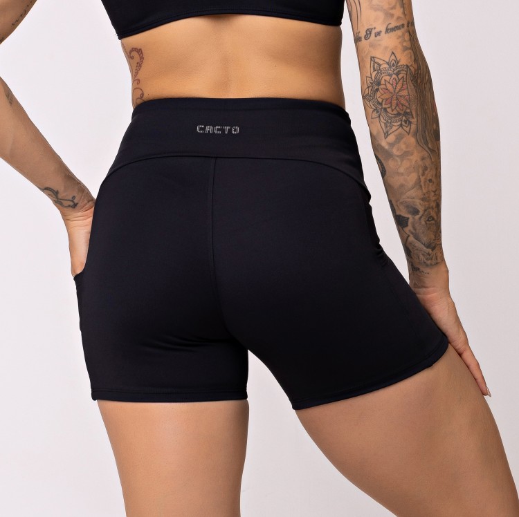 Short com Bolso Lateral Impulso Preto